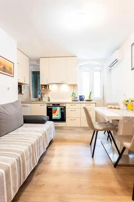 Apartment Giardino Split 0*,  Croatia